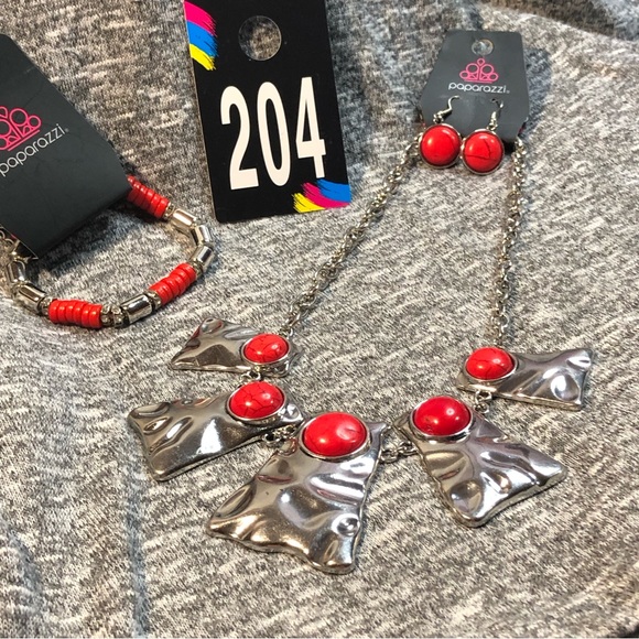 Red STATEMENT short necklace with earrings & bracelet - Picture 2 of 5